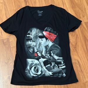 Graphic V-Neck Tee with Retro Chicana Art - Black & Red